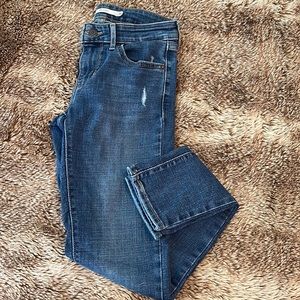 Levi’s 711 Skinny Jeans
